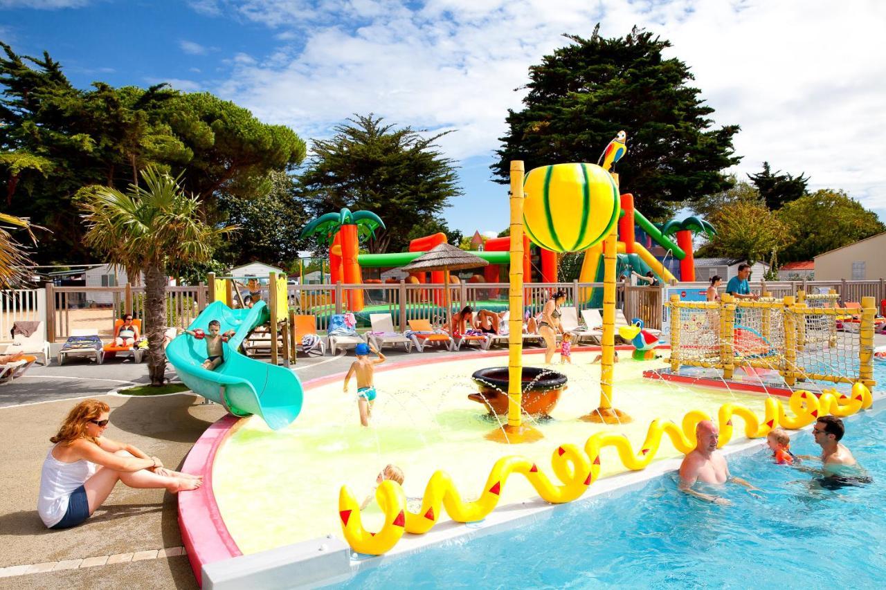 Camping Les Peupliers La Flotte Exterior photo